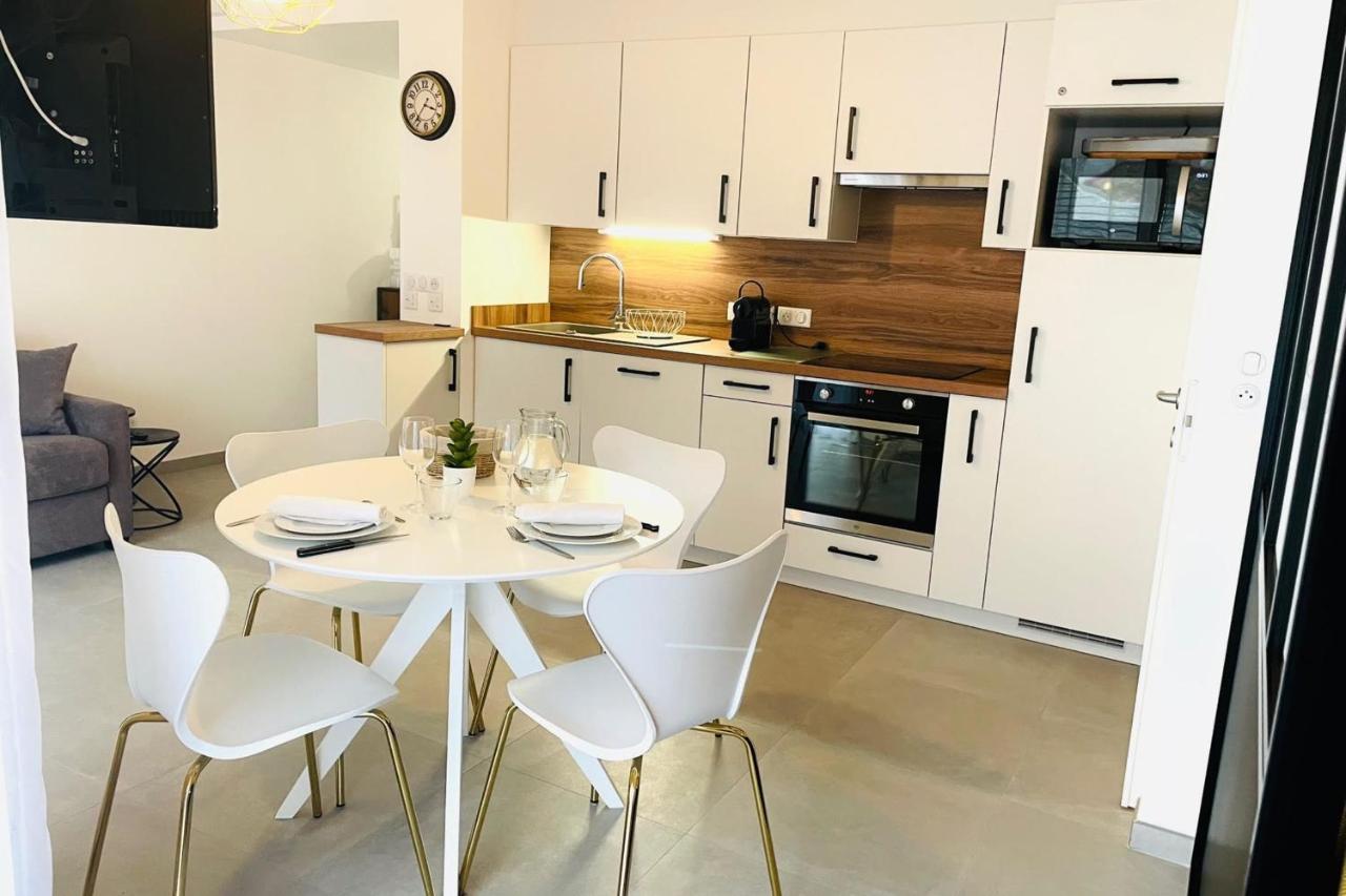 Le Quartz Tresum In A Modern Near The Garage Included *