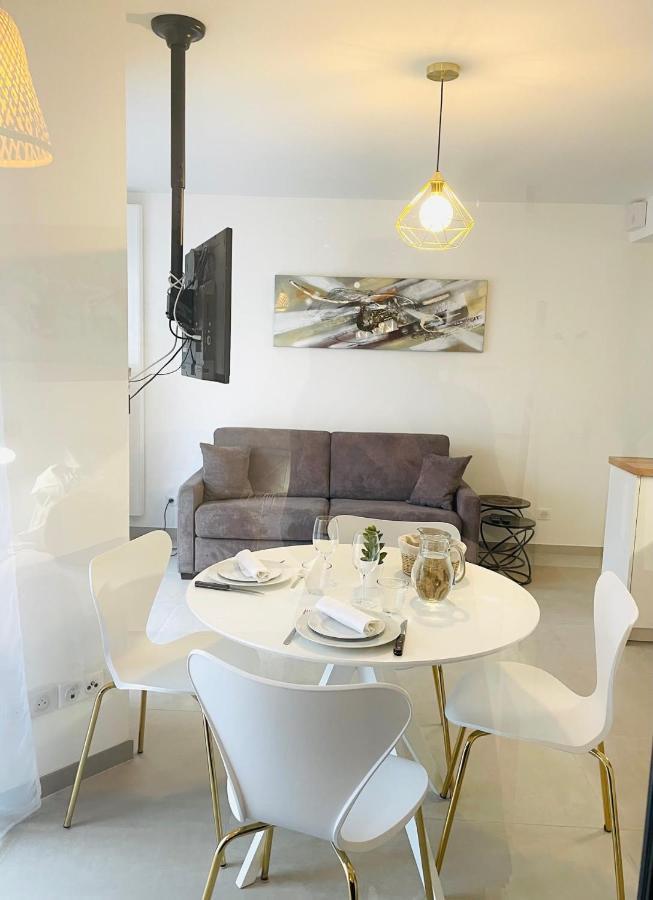 Le Quartz Tresum In A Modern Near The Garage Included Apartment *