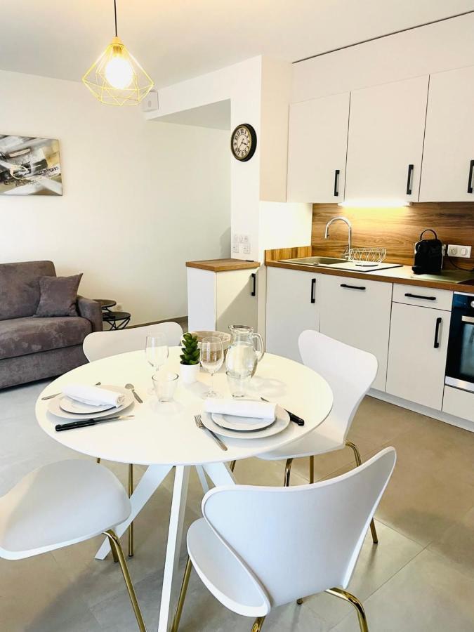 Apartment Le Quartz Tresum In A Modern Near The Garage Included