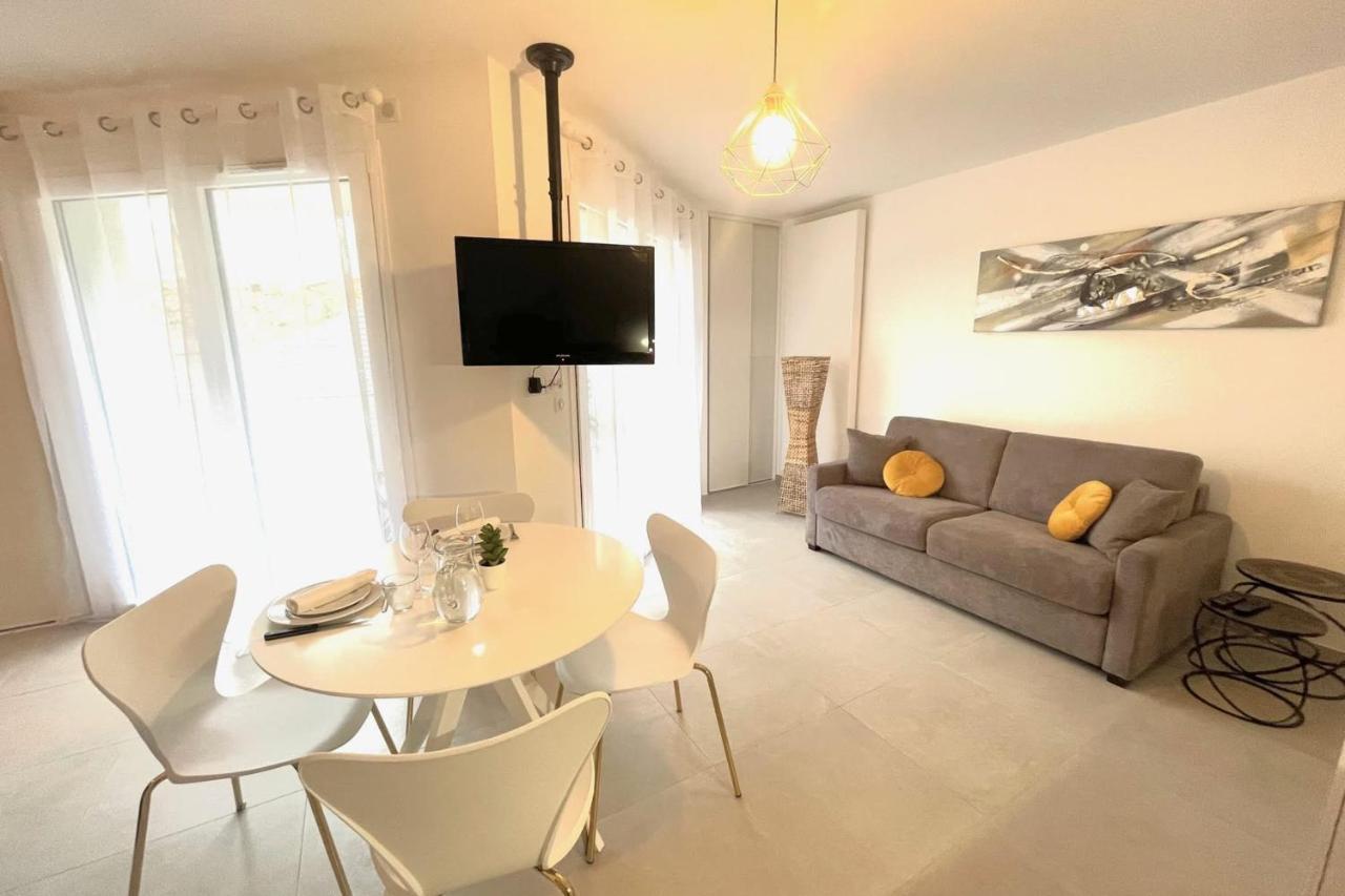 Le Quartz Tresum In A Modern Near The Garage Included Apartment