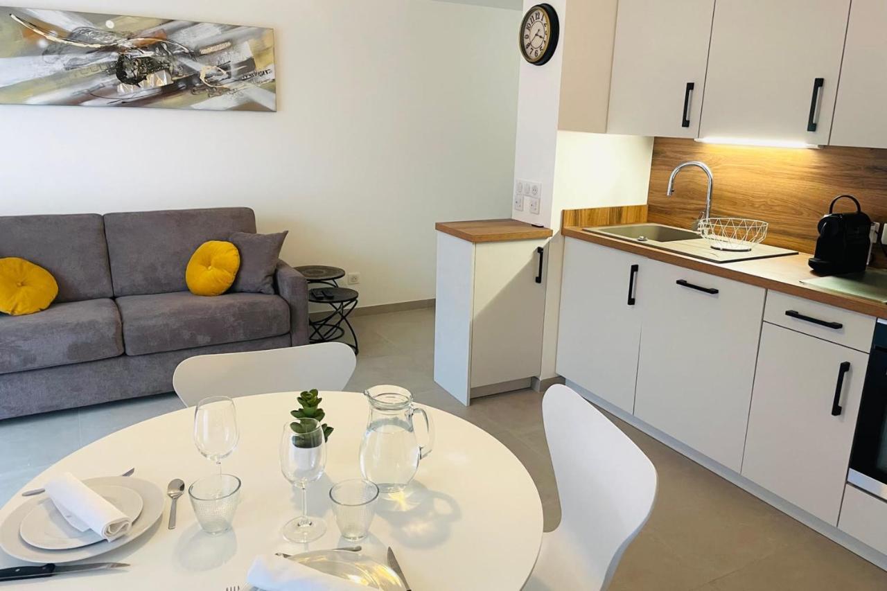 Le Quartz Tresum In A Modern Near The Garage Included Apartment